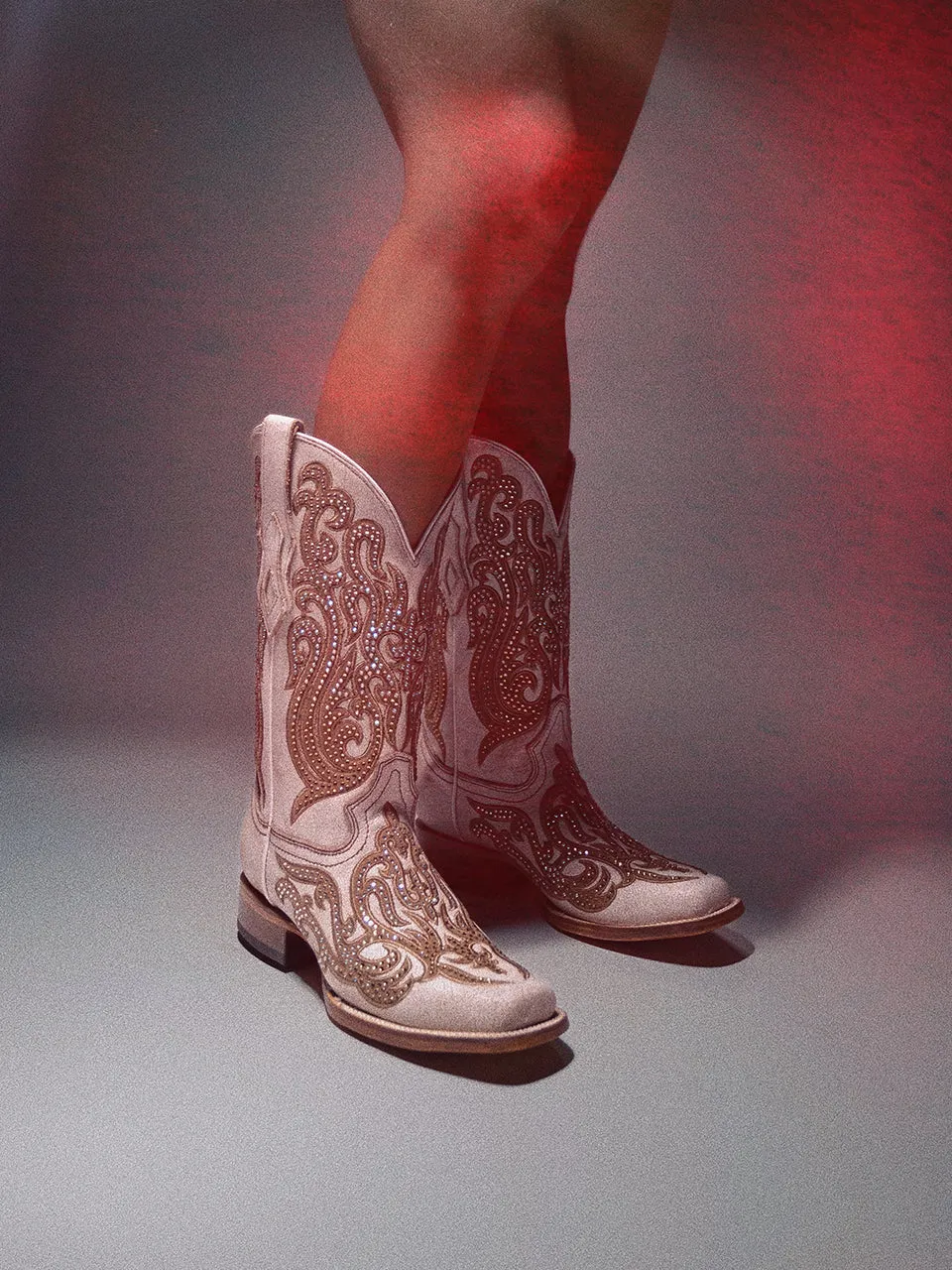 C4094 - WOMEN'S DISTRESSED WHITE WITH HONEY EMBROIDERY AND CRYSTALS SQUARE TOE COWBOY BOOT