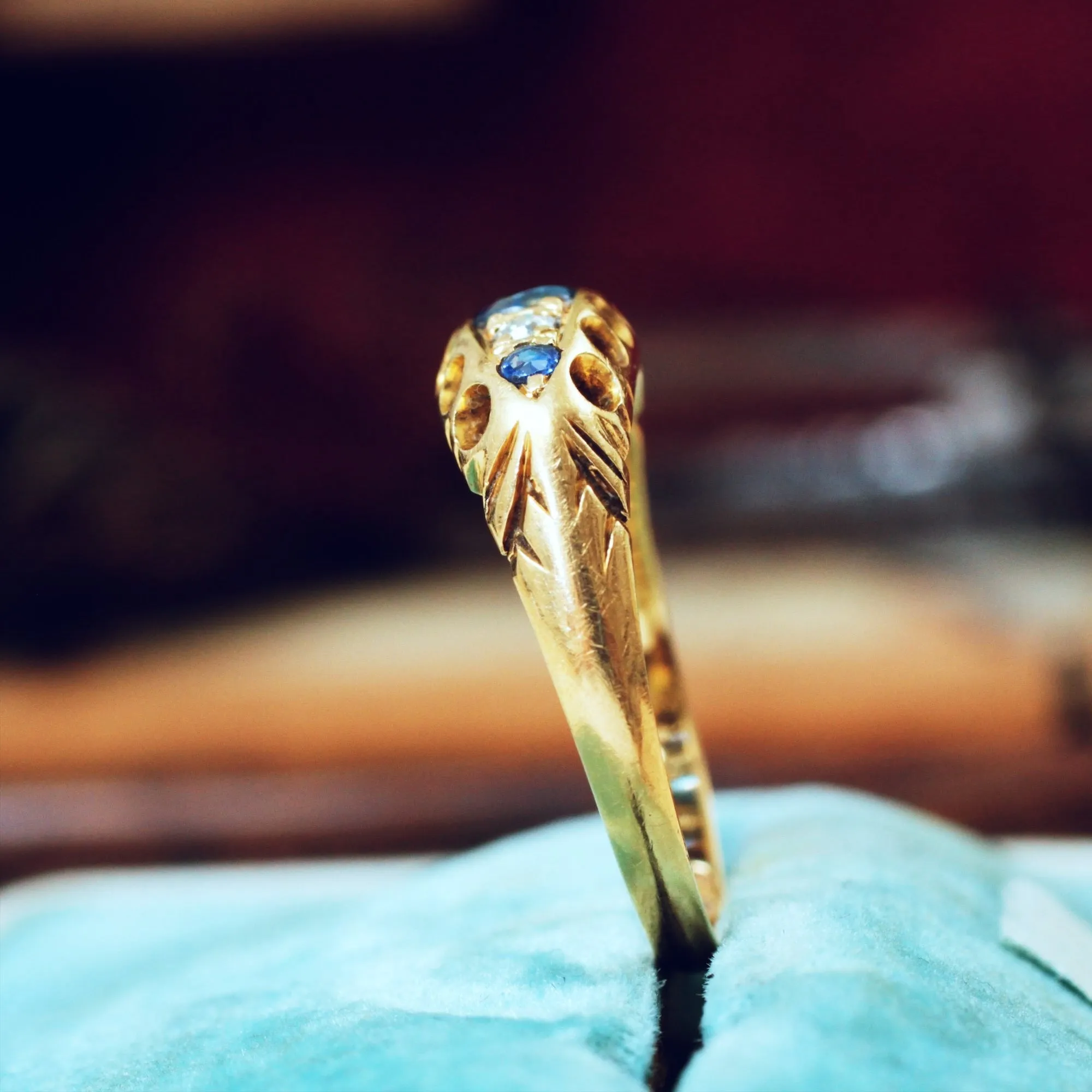 Cutest! Date 1907 Sapphire & Diamond Ring