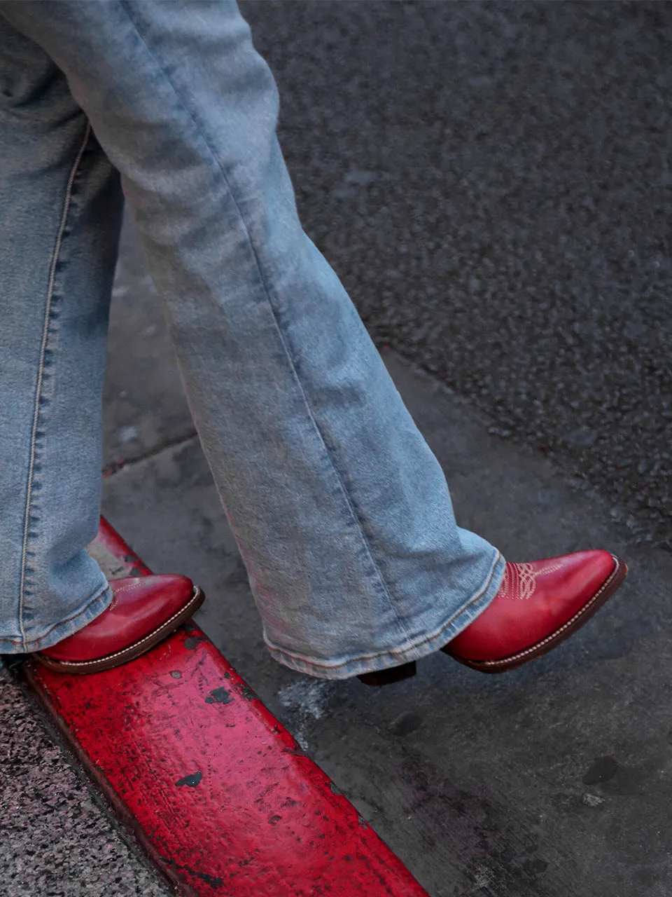 E1318 - WOMEN'S EMBROIDERY RED TALL TOP SNIP TOE COWBOY BOOT