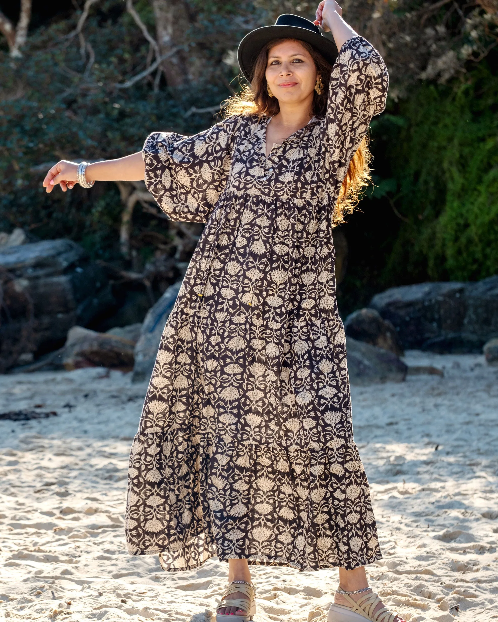 Neera Maxi in Kali